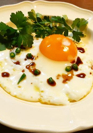 目玉焼きに青唐辛子入り魚醤醤油-レシピのメイン写真