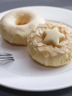 材料3つ!ヘルシー♪白い焼きドーナツ-レシピのメイン写真