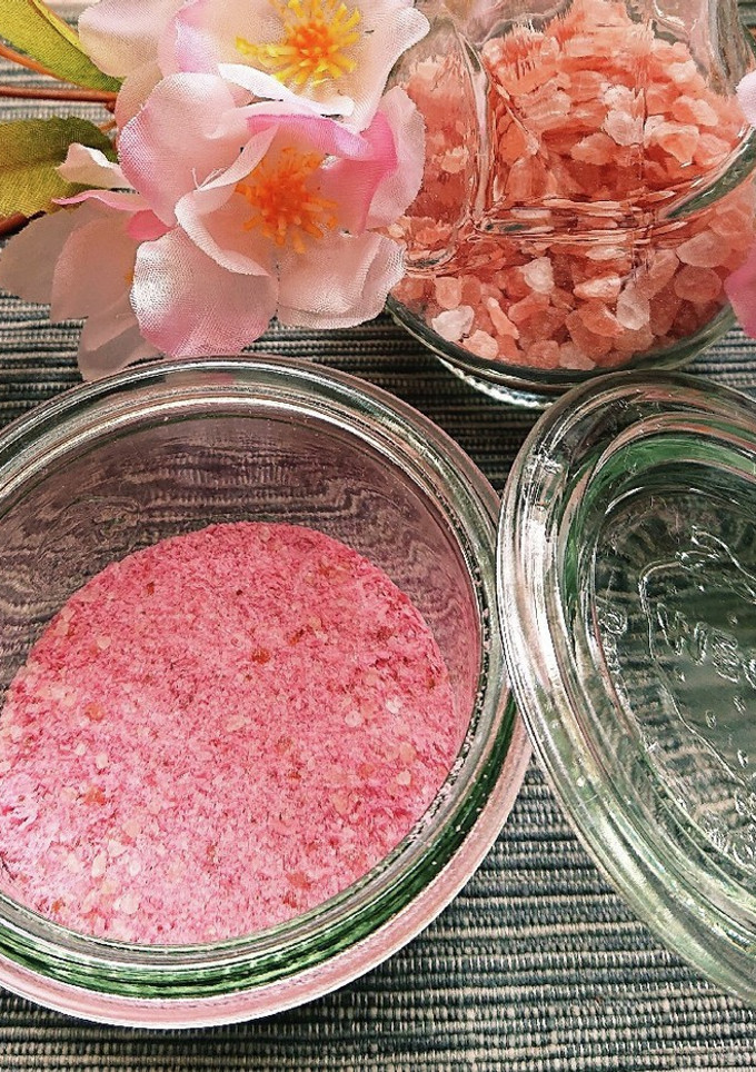 桜の塩漬けで桜色のお塩♪-レシピのメイン写真