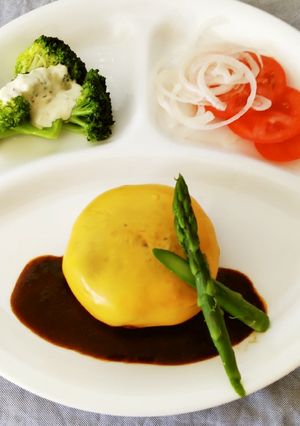 お野菜を添えた！チーズハンバーグ♪-レシピのメイン写真