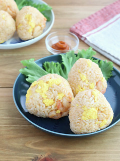 サテトムでピリ辛☆えびチャーハンおにぎり-レシピのメイン写真