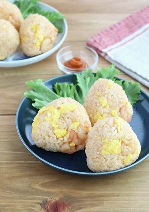 サテトムでピリ辛☆えびチャーハンおにぎり-レシピのメイン写真