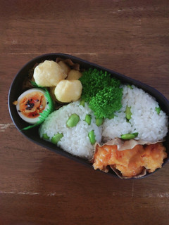 JK☆枝豆どっさりだしおにぎり弁当♪-レシピのメイン写真