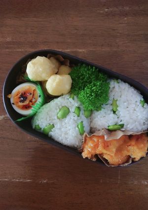 JK☆枝豆どっさりだしおにぎり弁当♪-レシピのメイン写真