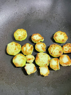 ブロッコリーの茎のバター醤油炒め-レシピのメイン写真