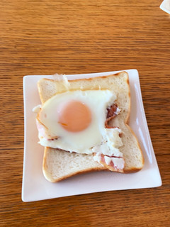朝ご飯にピッタリ!ベーコンエッグパン!-レシピのメイン写真