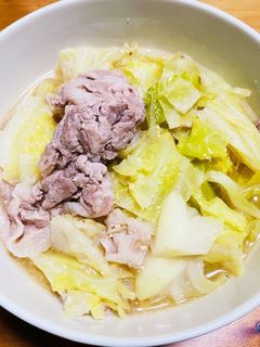 【簡単】豚こま肉とキャベツのみそ汁-レシピのメイン写真