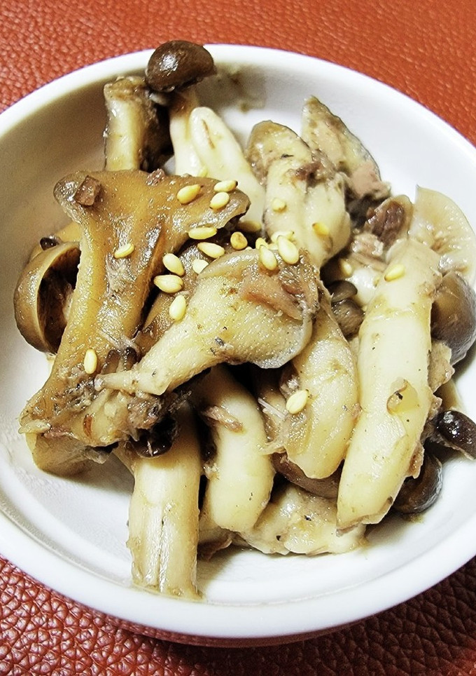 サバ缶とシメジ舞茸のごま油炒め-レシピのメイン写真
