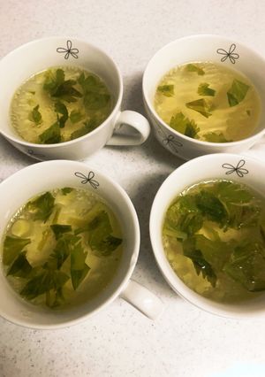 鶏皮とセロリのスープ-レシピのメイン写真