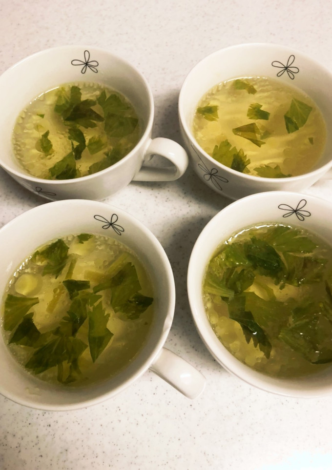 鶏皮とセロリのスープ-レシピのメイン写真