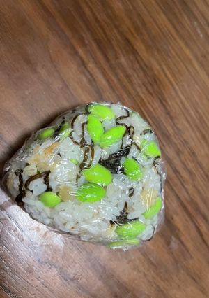 枝豆と塩こんぶのおにぎり-レシピのメイン写真
