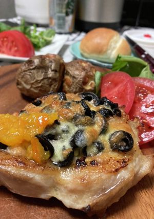 チキンステーキ　オリーブチーズ乗せ-レシピのメイン写真