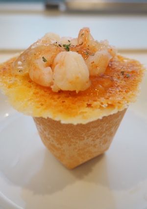 もぐカップで海老のビスクとパリパリチーズ-レシピのメイン写真