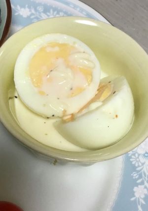 簡単おつまみ　ゆで卵のウフマヨソース掛け-レシピのメイン写真