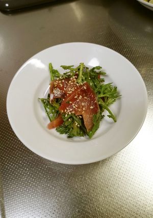 春菊とお刺身のサラダ-レシピのメイン写真