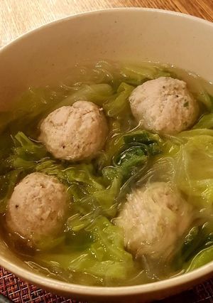 春キャベツと鶏団子のスープ(o^^o)♪-レシピのメイン写真