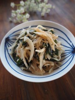 今が旬!新玉ねぎとわかめのごま和え-レシピのメイン写真