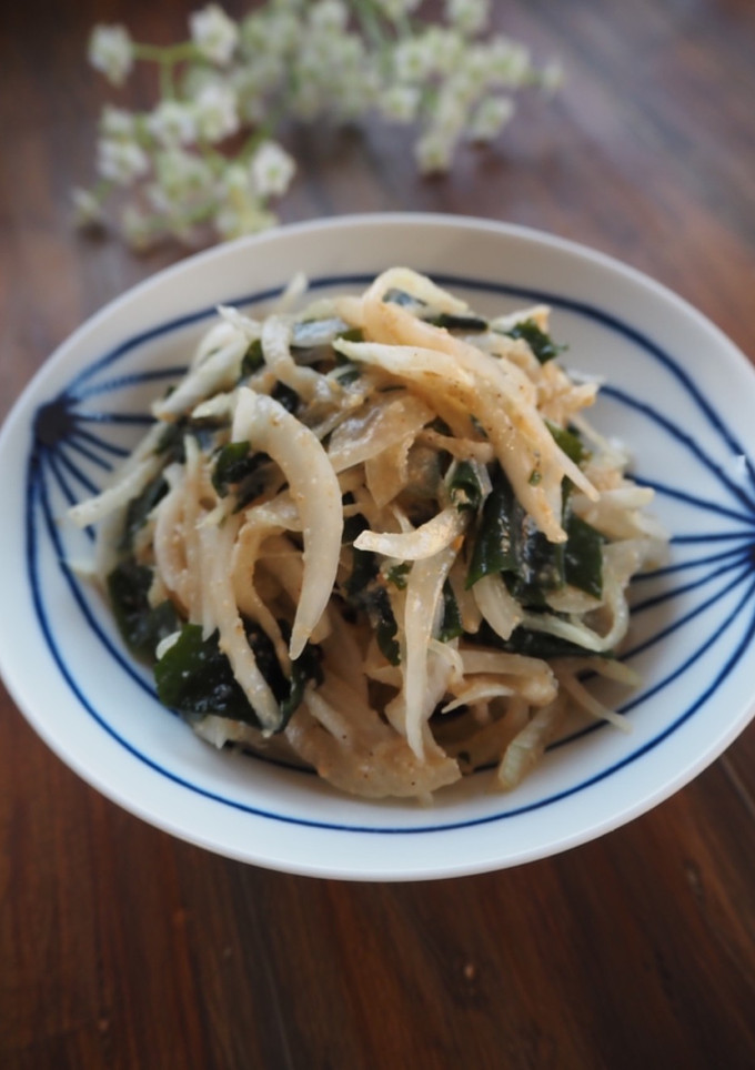 今が旬！新玉ねぎとわかめのごま和え-レシピのメイン写真