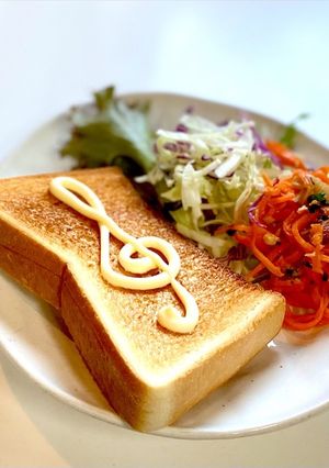 トーストにマヨネーズでト音記号でルンルン-レシピのメイン写真