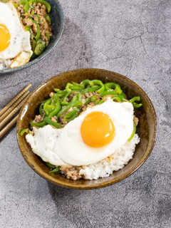 ひき肉とピーマンのピリ辛炒め丼-レシピのメイン写真