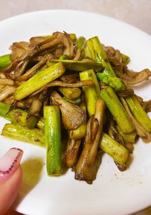 調味料2つ！！アスパラと舞茸の炒め物-レシピのメイン写真