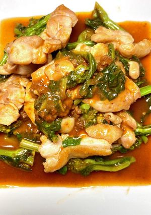 鶏もも肉と菜の花の、ミートソース炒め-レシピのメイン写真