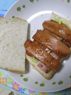 魚肉ソーセージの焼肉風サンド-レシピのメイン写真