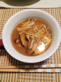 椎茸とえのき、豆腐のお味噌汁-レシピのメイン写真