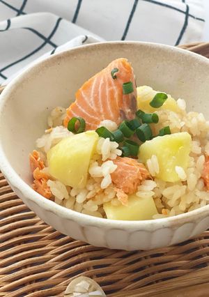 鮭とじゃがいものみそ炊き込みごはん-レシピのメイン写真