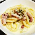 冷凍うどんでカルボナーラ
