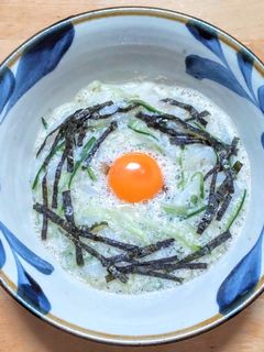 イカとキュウリと山芋と卵黄のトロトロ丼-レシピのメイン写真