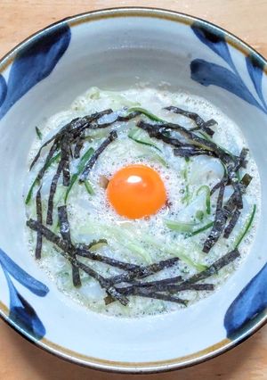 イカとキュウリと山芋と卵黄のトロトロ丼-レシピのメイン写真