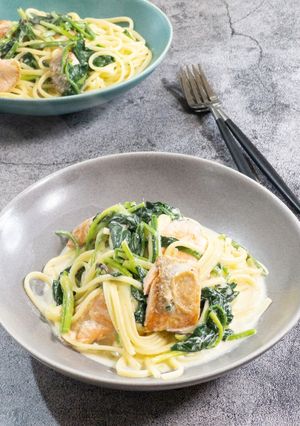 サーモンとほうれん草のクリームパスタ-レシピのメイン写真