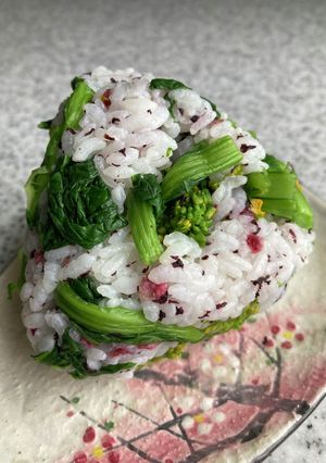 春を満喫♪菜の花とゆかりのおにぎり-レシピのメイン写真