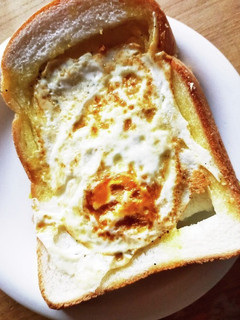 簡単!目玉焼きトースト 朝ごパン-レシピのメイン写真