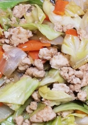 鶏ひき肉とキャベツのオイスターソース炒め-レシピのメイン写真