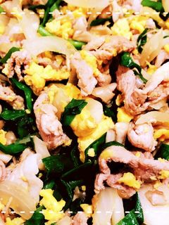 簡単!ニラと舞茸と豚肉の和風卵炒め-レシピのメイン写真
