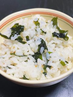 おにぎりでも美味しい味付け☆わかめご飯-レシピのメイン写真