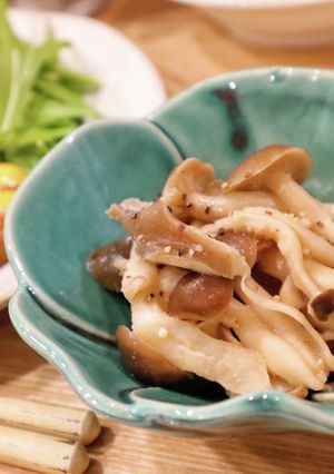 レンジで簡単！しめじと舞茸のガリバタ蒸し-レシピのメイン写真