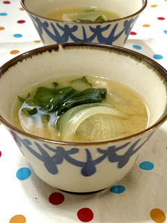 玉ねぎとわかめのお味噌汁-レシピのメイン写真