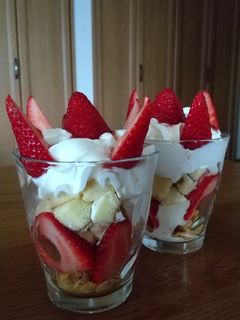 グラスでいちごパフェ-レシピのメイン写真