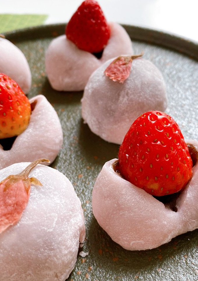 お花見気分♪ 2種類の桜いちご大福-レシピのメイン写真