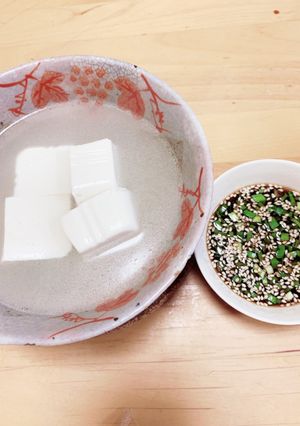 ニラだれで食べる湯豆腐-レシピのメイン写真