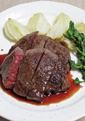 牛ランプ肉のステーキ　赤ワインソース-レシピのメイン写真