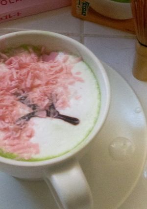 おうちで作る桜ラテ(抹茶ラテ使用)-レシピのメイン写真