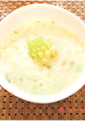 春☆ロマネスコの茎葉のクリームスープ-レシピのメイン写真