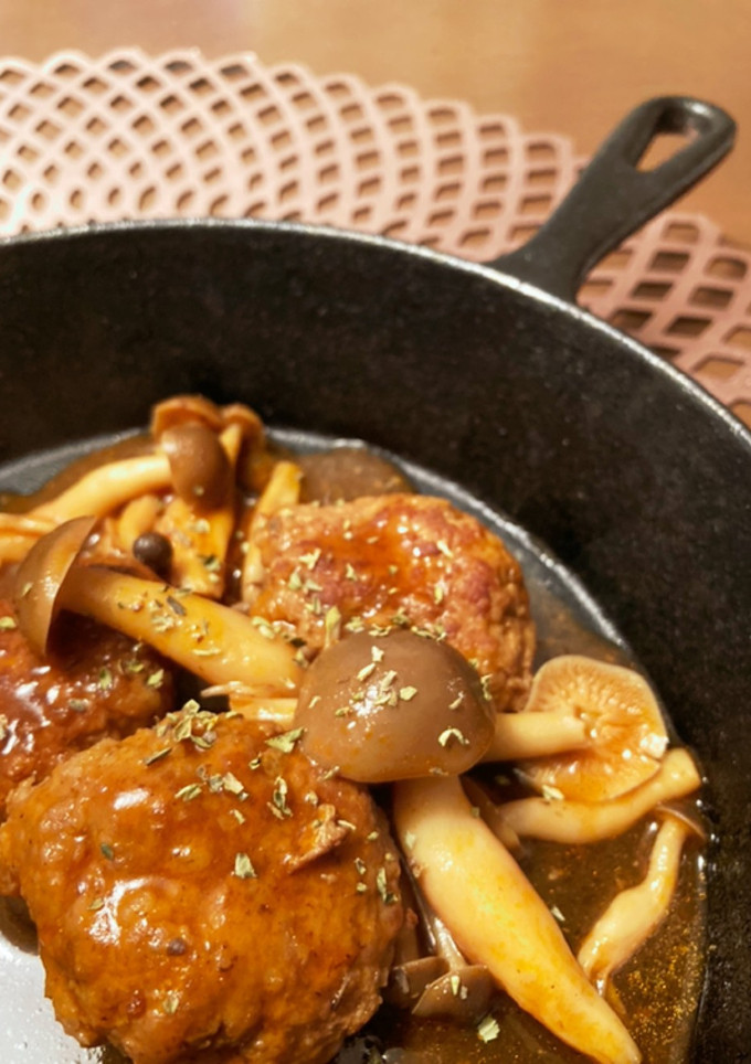 シロさんの煮込みハンバーグ きのこソース-レシピのメイン写真