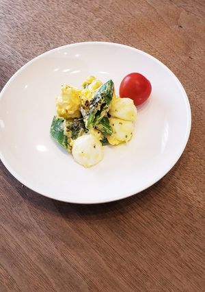 スナップエンドウとチーズの卵バジルサラダ-レシピのメイン写真