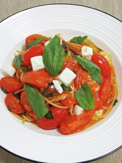 トマトとモッツァレラのパスタ-レシピのメイン写真