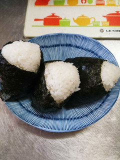お米1合の塩むすびは、3個だね!-レシピのメイン写真